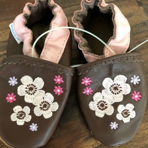 Robeez 6-12 months NEW